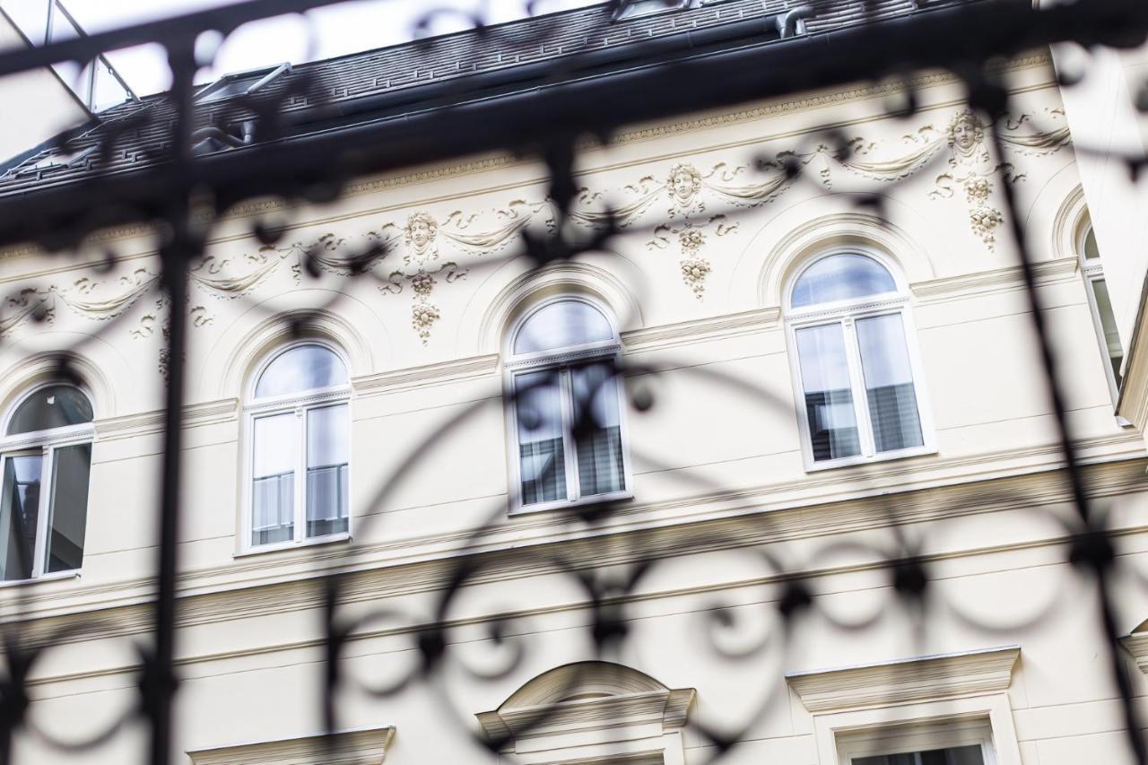City Center Apartment With Balcony Budapest Exterior photo